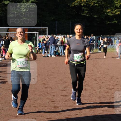 27.09.2026 - 35. Volkslauf durch das schöne Alstertal Strokosch-Dieckow http://msf.ph/oto/10586886 27.09.2026 10:58:14 Ziel 4031, 4067, 4078, 4121, 4239, 4242 meine-sportfotos.de