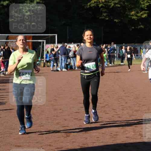 27.09.2026 - 35. Volkslauf durch das schöne Alstertal Strokosch-Dieckow http://msf.ph/oto/10586891 27.09.2026 10:58:14 Ziel 4031, 4067, 4078, 4121, 4239, 4242 meine-sportfotos.de