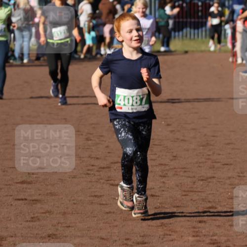 27.09.2026 - 35. Volkslauf durch das schöne Alstertal Strokosch-Dieckow http://msf.ph/oto/10586896 27.09.2026 10:58:08 Ziel 4087, 4121, 4239, 4242 meine-sportfotos.de