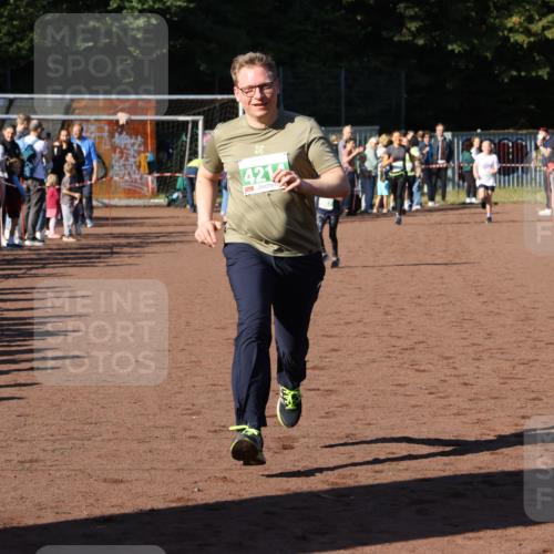 27.09.2026 - 35. Volkslauf durch das schöne Alstertal Strokosch-Dieckow http://msf.ph/oto/10586910 27.09.2026 10:58:03 Ziel 4073, 4087, 4213, 4214 meine-sportfotos.de