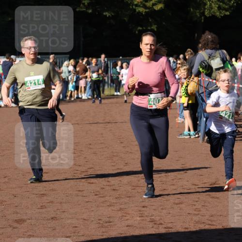 27.09.2026 - 35. Volkslauf durch das schöne Alstertal Strokosch-Dieckow http://msf.ph/oto/10586914 27.09.2026 10:58:01 Ziel 4073, 4087, 4213, 4214 meine-sportfotos.de