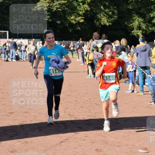 27.09.2026 - 35. Volkslauf durch das schöne Alstertal Strokosch-Dieckow http://msf.ph/oto/10586921 27.09.2026 10:57:57 Ziel 4073, 4140, 4141, 4213, 4214, 4221 meine-sportfotos.de