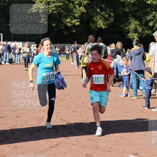27.09.2026 - 35. Volkslauf durch das schöne Alstertal Strokosch-Dieckow http://msf.ph/oto/10586923 27.09.2026 10:57:57 Ziel 4073, 4140, 4141, 4213, 4214, 4221 meine-sportfotos.de