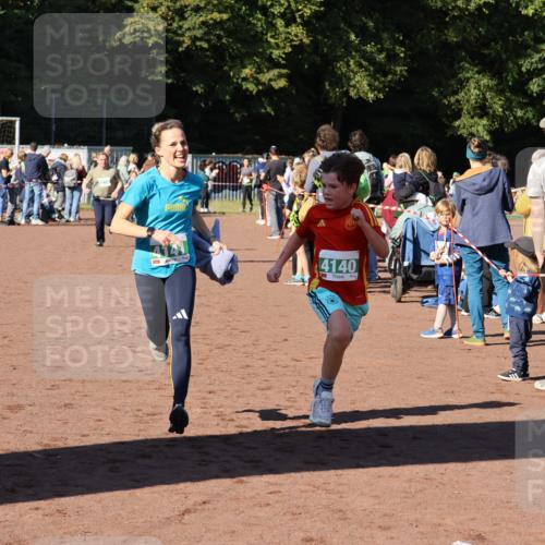 27.09.2026 - 35. Volkslauf durch das schöne Alstertal Strokosch-Dieckow http://msf.ph/oto/10586925 27.09.2026 10:57:57 Ziel 4073, 4140, 4141, 4213, 4214, 4221 meine-sportfotos.de
