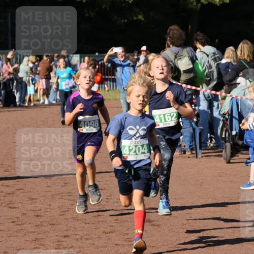 27.09.2026 - 35. Volkslauf durch das schöne Alstertal Strokosch-Dieckow http://msf.ph/oto/10586933 27.09.2026 10:57:50 Ziel 4098, 4140, 4141, 4162, 4169, 4204, 4221 meine-sportfotos.de