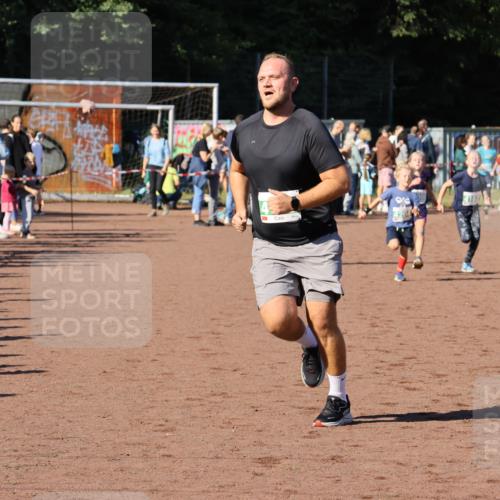 27.09.2026 - 35. Volkslauf durch das schöne Alstertal Strokosch-Dieckow http://msf.ph/oto/10586940 27.09.2026 10:57:46 Ziel 4098, 4122, 4162, 4169, 4204, 4221 meine-sportfotos.de