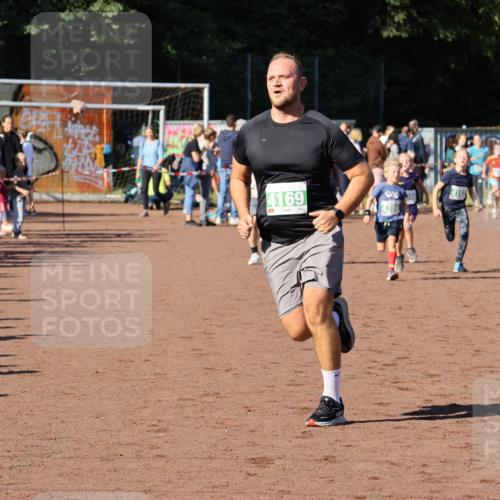27.09.2026 - 35. Volkslauf durch das schöne Alstertal Strokosch-Dieckow http://msf.ph/oto/10586941 27.09.2026 10:57:46 Ziel 4098, 4122, 4162, 4169, 4204, 4221 meine-sportfotos.de