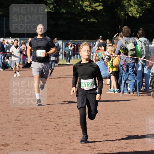 27.09.2026 - 35. Volkslauf durch das schöne Alstertal Strokosch-Dieckow http://msf.ph/oto/10586943 27.09.2026 10:57:44 Ziel 4098, 4122, 4162, 4169, 4204 meine-sportfotos.de