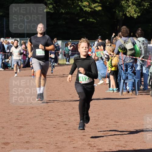 27.09.2026 - 35. Volkslauf durch das schöne Alstertal Strokosch-Dieckow http://msf.ph/oto/10586945 27.09.2026 10:57:44 Ziel 4098, 4122, 4162, 4169, 4204 meine-sportfotos.de