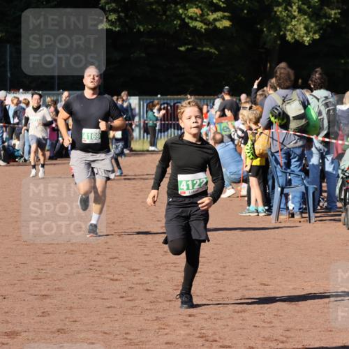 27.09.2026 - 35. Volkslauf durch das schöne Alstertal Strokosch-Dieckow http://msf.ph/oto/10586947 27.09.2026 10:57:43 Ziel 4030, 4098, 4122, 4162, 4169, 4204 meine-sportfotos.de