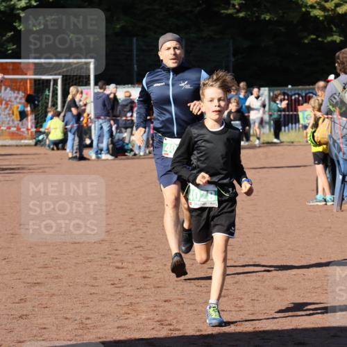 27.09.2026 - 35. Volkslauf durch das schöne Alstertal Strokosch-Dieckow http://msf.ph/oto/10586949 27.09.2026 10:57:38 Ziel 4028, 4030, 4085, 4122 meine-sportfotos.de