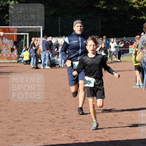 27.09.2026 - 35. Volkslauf durch das schöne Alstertal Strokosch-Dieckow http://msf.ph/oto/10586953 27.09.2026 10:57:37 Ziel 4028, 4030, 4085, 4122 meine-sportfotos.de