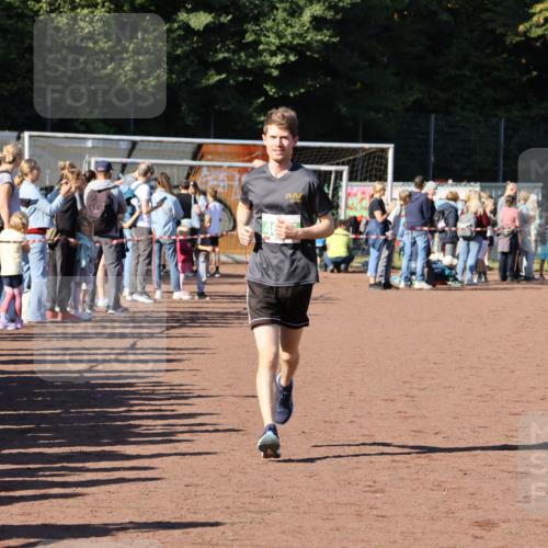 27.09.2026 - 35. Volkslauf durch das schöne Alstertal Strokosch-Dieckow http://msf.ph/oto/10586957 27.09.2026 10:57:32 Ziel 4028, 4030, 4085 meine-sportfotos.de
