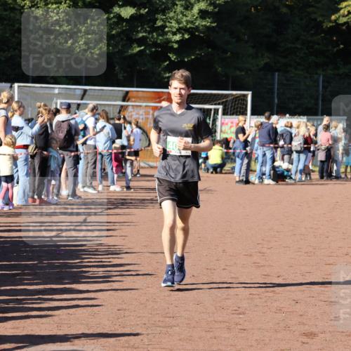 27.09.2026 - 35. Volkslauf durch das schöne Alstertal Strokosch-Dieckow http://msf.ph/oto/10586958 27.09.2026 10:57:32 Ziel 4028, 4030, 4085 meine-sportfotos.de