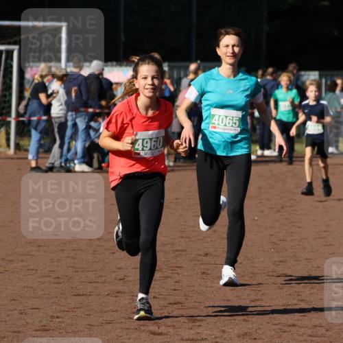 27.09.2026 - 35. Volkslauf durch das schöne Alstertal Strokosch-Dieckow http://msf.ph/oto/10586978 27.09.2026 10:57:01 Ziel 4065, 4094, 4960 meine-sportfotos.de