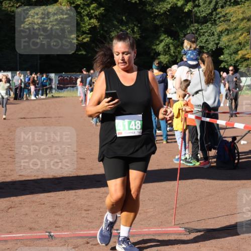 27.09.2026 - 35. Volkslauf durch das schöne Alstertal Strokosch-Dieckow http://msf.ph/oto/10587003 27.09.2026 10:56:18 Ziel 4103, 4142, 4148 meine-sportfotos.de
