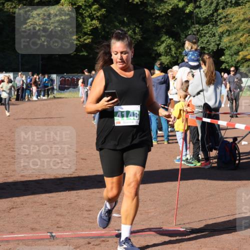 27.09.2026 - 35. Volkslauf durch das schöne Alstertal Strokosch-Dieckow http://msf.ph/oto/10587004 27.09.2026 10:56:18 Ziel 4103, 4142, 4148 meine-sportfotos.de