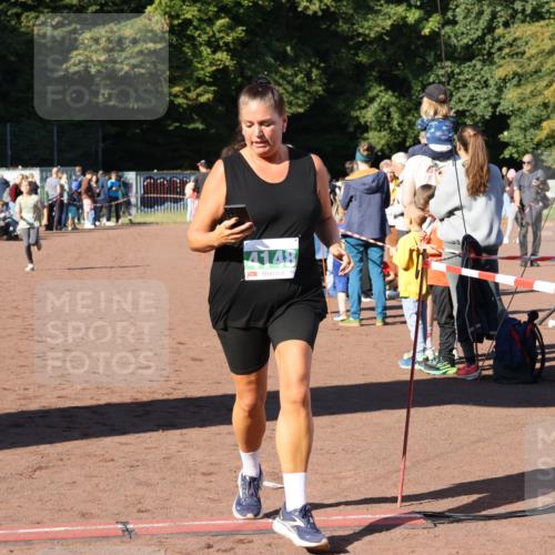 27.09.2026 - 35. Volkslauf durch das schöne Alstertal Strokosch-Dieckow http://msf.ph/oto/10587006 27.09.2026 10:56:18 Ziel 4103, 4142, 4148 meine-sportfotos.de