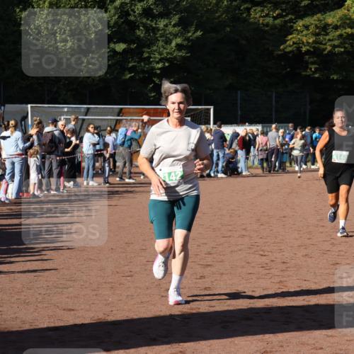 27.09.2026 - 35. Volkslauf durch das schöne Alstertal Strokosch-Dieckow http://msf.ph/oto/10587009 27.09.2026 10:56:14 Ziel 4142, 4148 meine-sportfotos.de