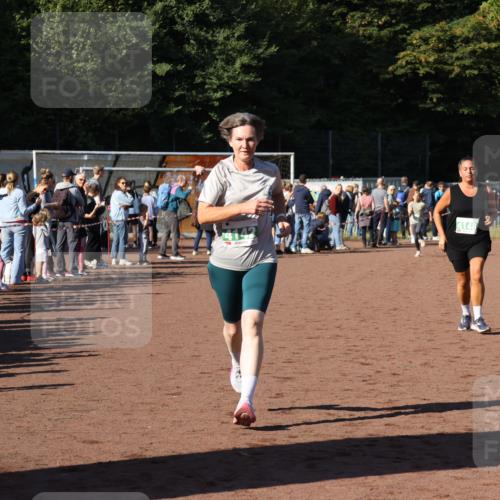 27.09.2026 - 35. Volkslauf durch das schöne Alstertal Strokosch-Dieckow http://msf.ph/oto/10587011 27.09.2026 10:56:14 Ziel 4142, 4148 meine-sportfotos.de