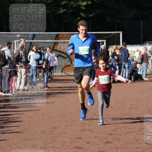 27.09.2026 - 35. Volkslauf durch das schöne Alstertal Strokosch-Dieckow http://msf.ph/oto/10587029 27.09.2026 10:56:02 Ziel 4144, 4207, 4230, 4231 meine-sportfotos.de