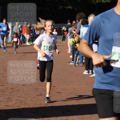 27.09.2026 - 35. Volkslauf durch das schöne Alstertal Strokosch-Dieckow http://msf.ph/oto/10587035 27.09.2026 10:55:57 Ziel 4143, 4223, 4227, 4230, 4231 meine-sportfotos.de