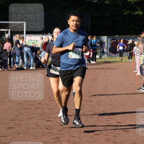 27.09.2026 - 35. Volkslauf durch das schöne Alstertal Strokosch-Dieckow http://msf.ph/oto/10587043 27.09.2026 10:55:55 Ziel 4143, 4223, 4227 meine-sportfotos.de