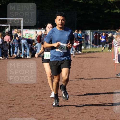 27.09.2026 - 35. Volkslauf durch das schöne Alstertal Strokosch-Dieckow http://msf.ph/oto/10587044 27.09.2026 10:55:55 Ziel 4143, 4223, 4227 meine-sportfotos.de