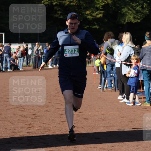 27.09.2026 - 35. Volkslauf durch das schöne Alstertal Strokosch-Dieckow http://msf.ph/oto/10587050 27.09.2026 10:55:44 Ziel 4138, 4232 meine-sportfotos.de