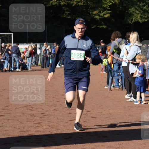 27.09.2026 - 35. Volkslauf durch das schöne Alstertal Strokosch-Dieckow http://msf.ph/oto/10587053 27.09.2026 10:55:44 Ziel 4138, 4232 meine-sportfotos.de