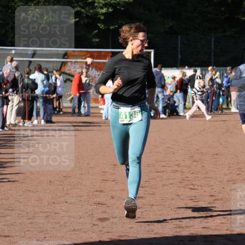 27.09.2026 - 35. Volkslauf durch das schöne Alstertal Strokosch-Dieckow http://msf.ph/oto/10587055 27.09.2026 10:55:42 Ziel 4138, 4232 meine-sportfotos.de