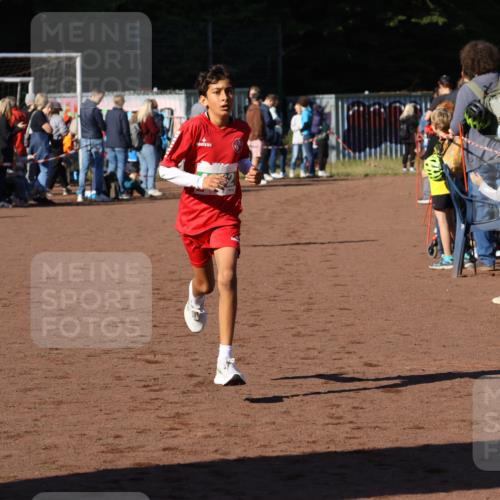 27.09.2026 - 35. Volkslauf durch das schöne Alstertal Strokosch-Dieckow http://msf.ph/oto/10587071 27.09.2026 10:55:13 Ziel 4956, 4962 meine-sportfotos.de