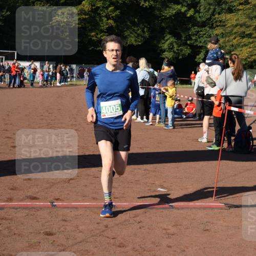 27.09.2026 - 35. Volkslauf durch das schöne Alstertal Strokosch-Dieckow http://msf.ph/oto/10587083 27.09.2026 10:54:46 Ziel 4005, 5002 meine-sportfotos.de