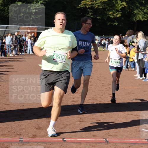 27.09.2026 - 35. Volkslauf durch das schöne Alstertal Strokosch-Dieckow http://msf.ph/oto/10587097 27.09.2026 10:54:37 Ziel 4005, 4032, 4033, 4063, 4064, 4209, 5002 meine-sportfotos.de