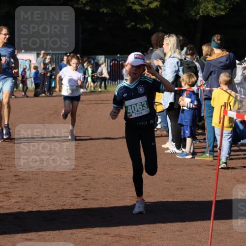 27.09.2026 - 35. Volkslauf durch das schöne Alstertal Strokosch-Dieckow http://msf.ph/oto/10587104 27.09.2026 10:54:34 Ziel 4032, 4033, 4063, 4064, 4145, 4209, 5002 meine-sportfotos.de