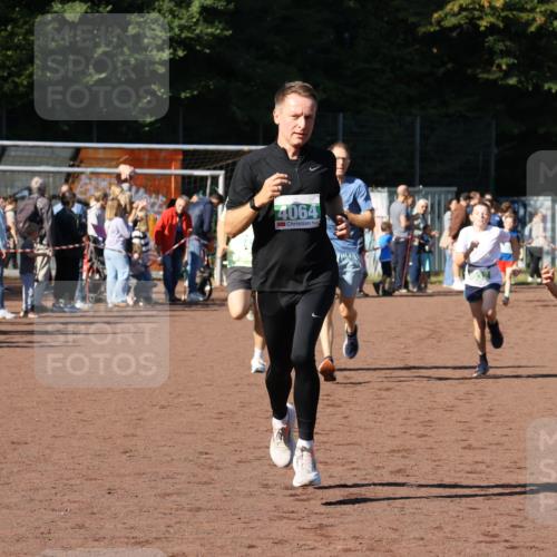 27.09.2026 - 35. Volkslauf durch das schöne Alstertal Strokosch-Dieckow http://msf.ph/oto/10587110 27.09.2026 10:54:33 Ziel 4032, 4033, 4063, 4064, 4145, 4209 meine-sportfotos.de