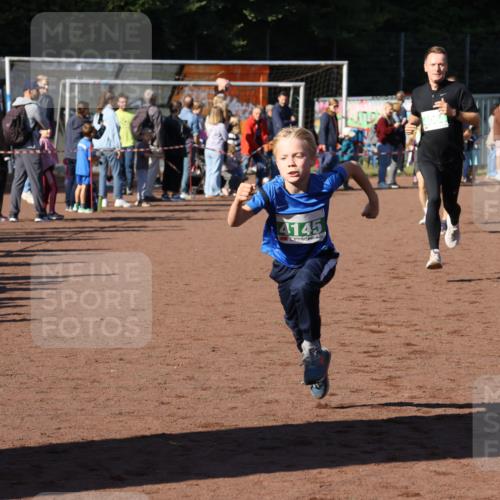 27.09.2026 - 35. Volkslauf durch das schöne Alstertal Strokosch-Dieckow http://msf.ph/oto/10587111 27.09.2026 10:54:32 Ziel 4032, 4033, 4063, 4064, 4145, 4209 meine-sportfotos.de