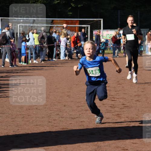 27.09.2026 - 35. Volkslauf durch das schöne Alstertal Strokosch-Dieckow http://msf.ph/oto/10587112 27.09.2026 10:54:32 Ziel 4032, 4033, 4063, 4064, 4145, 4209 meine-sportfotos.de