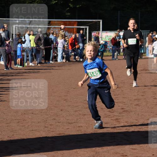 27.09.2026 - 35. Volkslauf durch das schöne Alstertal Strokosch-Dieckow http://msf.ph/oto/10587113 27.09.2026 10:54:32 Ziel 4032, 4033, 4063, 4064, 4145, 4209 meine-sportfotos.de