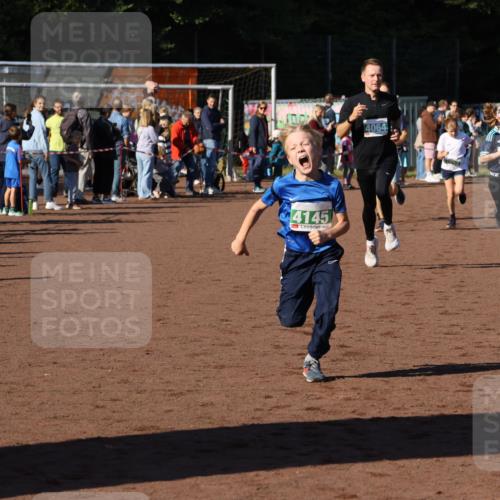 27.09.2026 - 35. Volkslauf durch das schöne Alstertal Strokosch-Dieckow http://msf.ph/oto/10587117 27.09.2026 10:54:31 Ziel 4032, 4033, 4063, 4064, 4145, 4209 meine-sportfotos.de