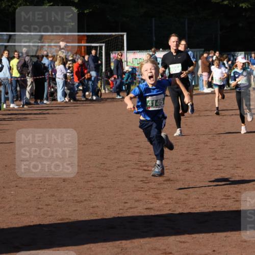 27.09.2026 - 35. Volkslauf durch das schöne Alstertal Strokosch-Dieckow http://msf.ph/oto/10587119 27.09.2026 10:54:31 Ziel 4032, 4033, 4063, 4064, 4145, 4209 meine-sportfotos.de