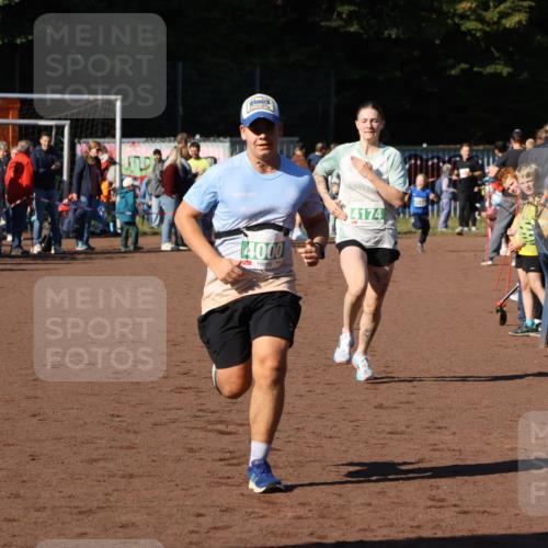 27.09.2026 - 35. Volkslauf durch das schöne Alstertal Strokosch-Dieckow http://msf.ph/oto/10587126 27.09.2026 10:54:23 Ziel 4000, 4174 meine-sportfotos.de