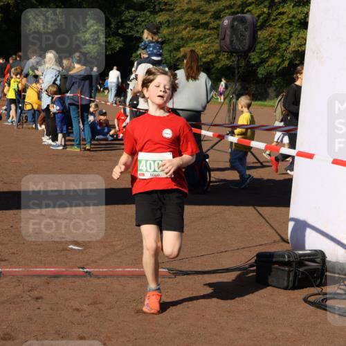 27.09.2026 - 35. Volkslauf durch das schöne Alstertal Strokosch-Dieckow http://msf.ph/oto/10587129 27.09.2026 10:54:19 Ziel 4000, 4007, 4139, 4174 meine-sportfotos.de