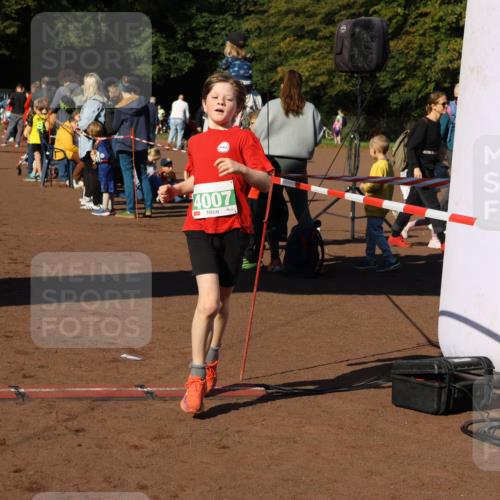 27.09.2026 - 35. Volkslauf durch das schöne Alstertal Strokosch-Dieckow http://msf.ph/oto/10587132 27.09.2026 10:54:19 Ziel 4000, 4007, 4139, 4174 meine-sportfotos.de