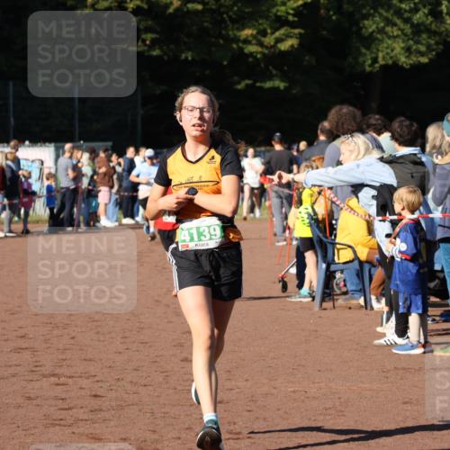 27.09.2026 - 35. Volkslauf durch das schöne Alstertal Strokosch-Dieckow http://msf.ph/oto/10587133 27.09.2026 10:54:15 Ziel 4000, 4007, 4139, 4164 meine-sportfotos.de