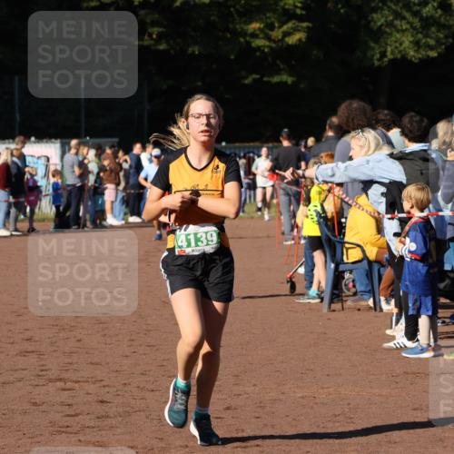 27.09.2026 - 35. Volkslauf durch das schöne Alstertal Strokosch-Dieckow http://msf.ph/oto/10587135 27.09.2026 10:54:15 Ziel 4000, 4007, 4139, 4164 meine-sportfotos.de