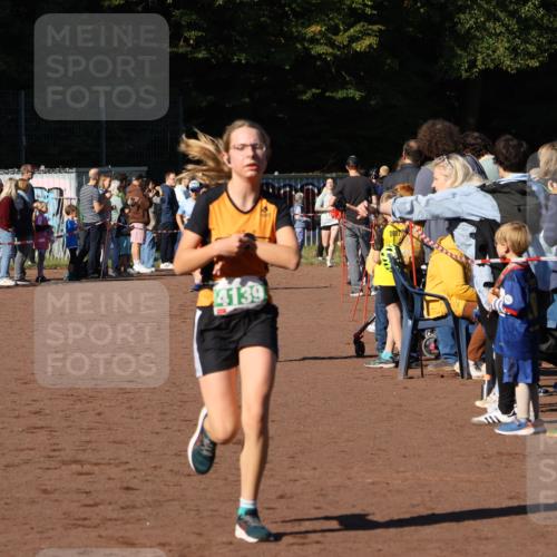 27.09.2026 - 35. Volkslauf durch das schöne Alstertal Strokosch-Dieckow http://msf.ph/oto/10587136 27.09.2026 10:54:14 Ziel 4007, 4139, 4164 meine-sportfotos.de