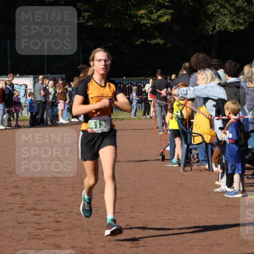 27.09.2026 - 35. Volkslauf durch das schöne Alstertal Strokosch-Dieckow http://msf.ph/oto/10587138 27.09.2026 10:54:14 Ziel 4007, 4139, 4164 meine-sportfotos.de