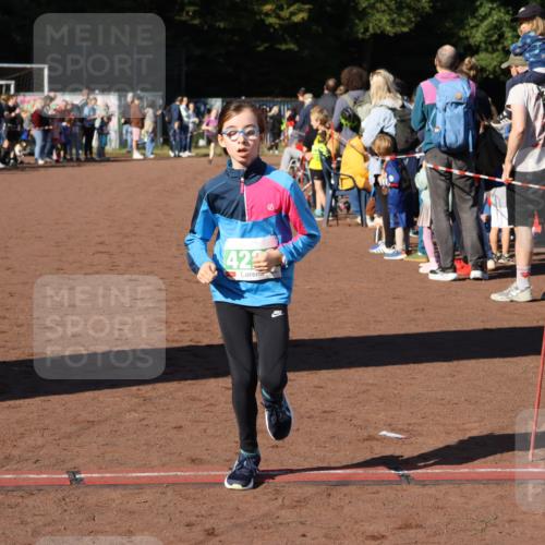 27.09.2026 - 35. Volkslauf durch das schöne Alstertal Strokosch-Dieckow http://msf.ph/oto/10587158 27.09.2026 10:53:40 Ziel 4006, 4025, 4228 meine-sportfotos.de