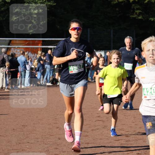 27.09.2026 - 35. Volkslauf durch das schöne Alstertal Strokosch-Dieckow http://msf.ph/oto/10587179 27.09.2026 10:53:27 Ziel 4061, 4083, 4104, 4105, 4201, 4957 meine-sportfotos.de